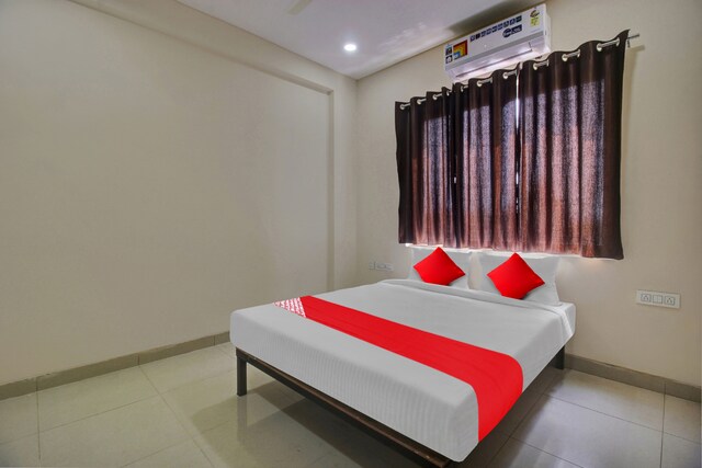 OYO Flagship High Rise Hotel