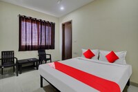 OYO Flagship High Rise Hotel