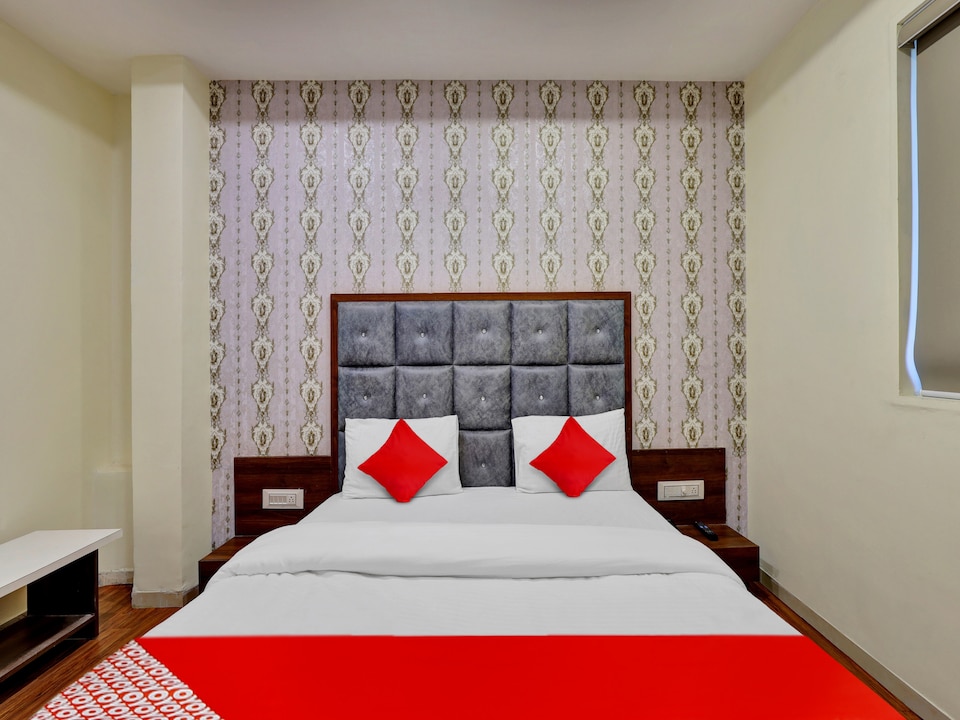 Hotel O VR INN Makar Pura Railway station, Makarpura, Vadodara