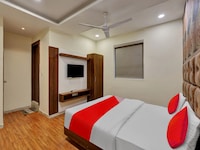 Hotel O VR INN Makar Pura Railway station