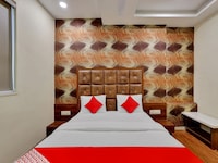 Hotel O VR INN Makar Pura Railway station