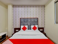 Hotel O VR INN Makar Pura Railway station