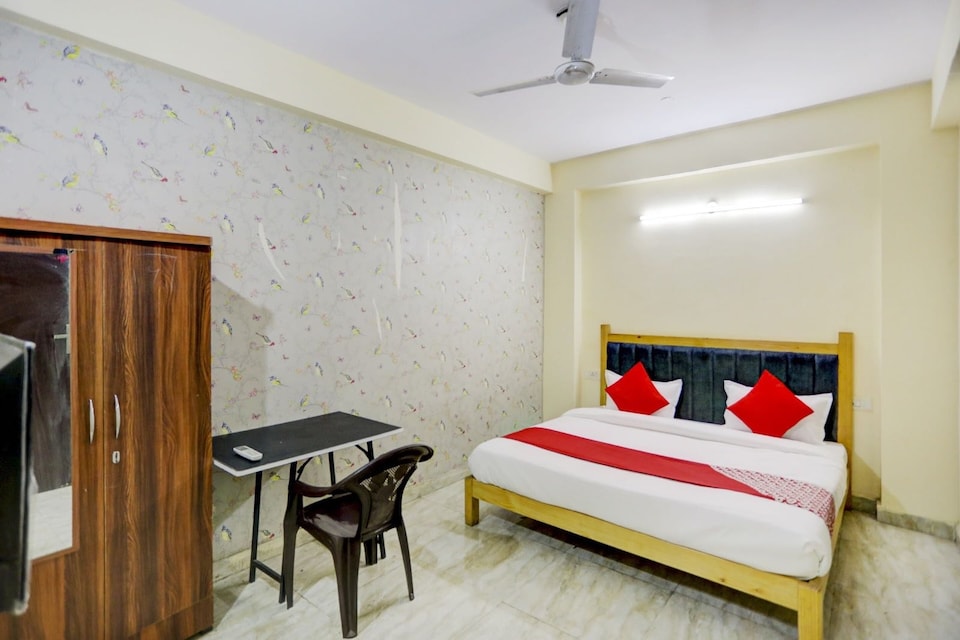 OYO 812565 comfort stay, Greater Noida, Noida