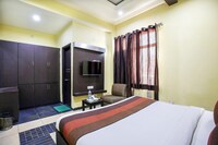 OYO 1673 Hotel MM Yellowuds