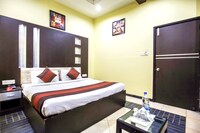 OYO 1673 Hotel MM Yellowuds