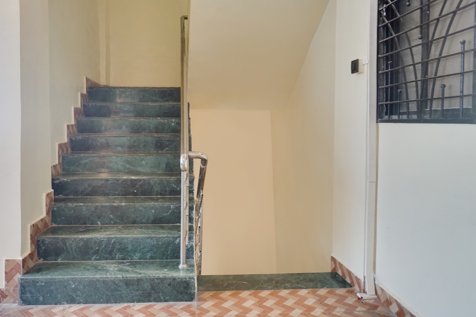 Hotel O Crown & Lodge, Talegaon, Pune