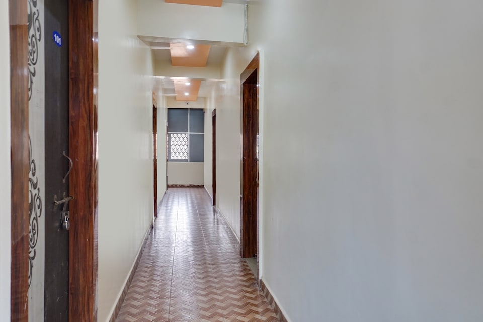 Hotel O Crown & Lodge, Talegaon, Pune