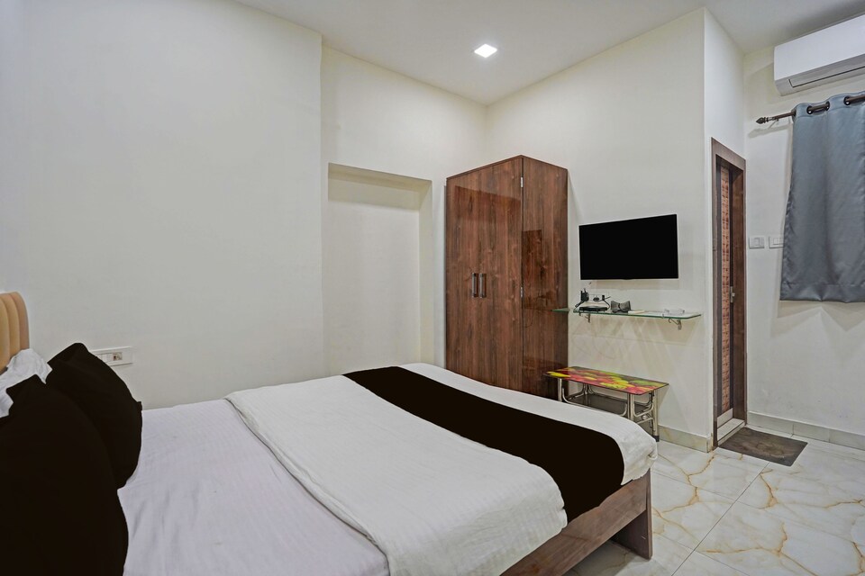 Collection O Dalhousie Square Kolkata Formerly G.N Palace, Esplanade Kolkata, Kolkata