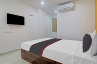 Collection O 812610 R3 Lexus Guest Inn
