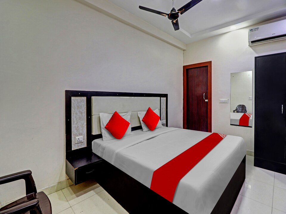 OYO Flagship 812710 Hotel Elite, Fatehabad Road, Agra