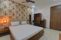 OYO 812731 Hotel Krishna Inn
