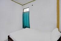 Dancenter Penginapan Wisma Bintang Syariah Near MTs Al Ma'arif Kota Bangun