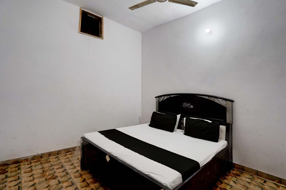 OYO HOTEL SKY BLUE, Aligarh, Aligarh