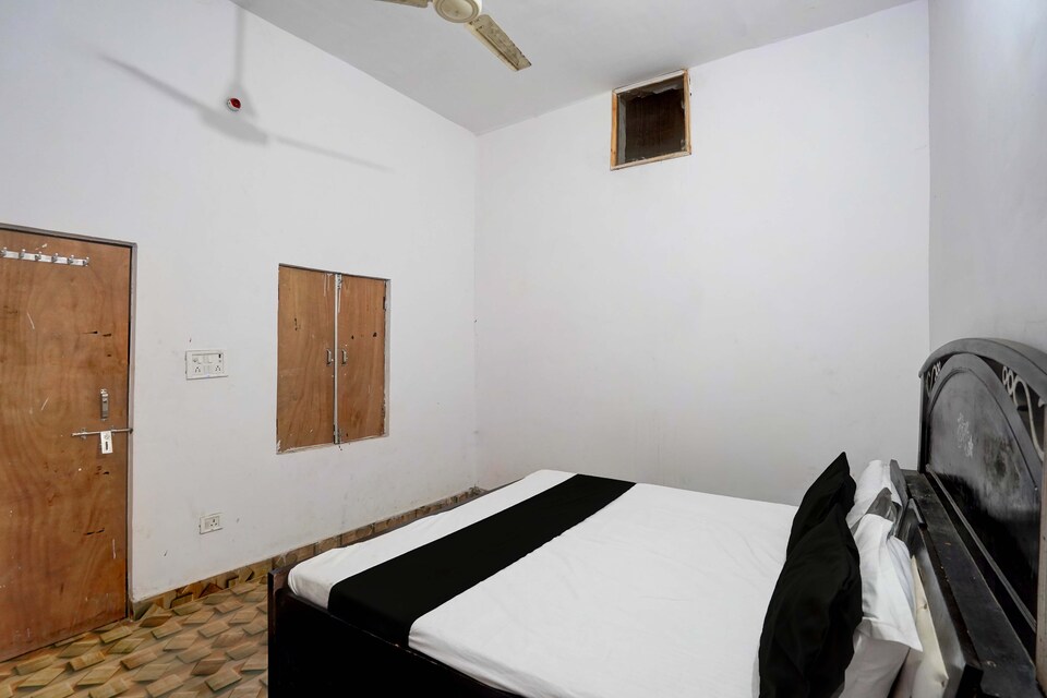 OYO HOTEL SKY BLUE, Aligarh, Aligarh