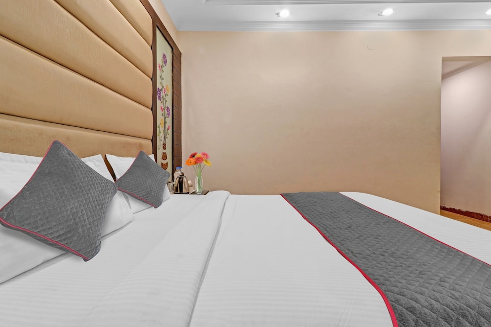 Townhouse 921 Value Hotel, Camels Back Road Mussoorie, Mussoorie