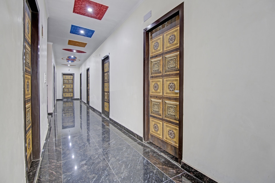 OYO 812858 AJ Guest House, Anand Vihar Delhi, Delhi