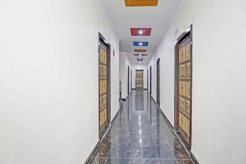 OYO 812858 AJ Guest House, Anand Vihar Delhi, Delhi