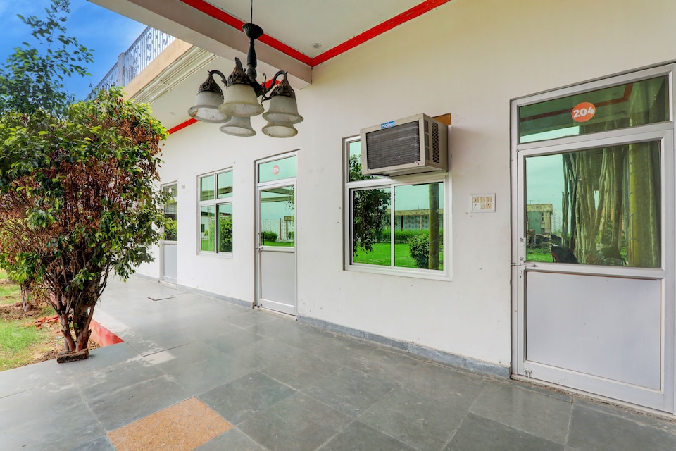 Hotel O Shivatri reshort, Kanpur City, Kanpur