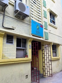 OYO 812870 Empire Inn