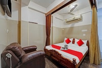 OYO 812870 Empire Inn