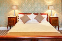 OYO Lamphey Hall