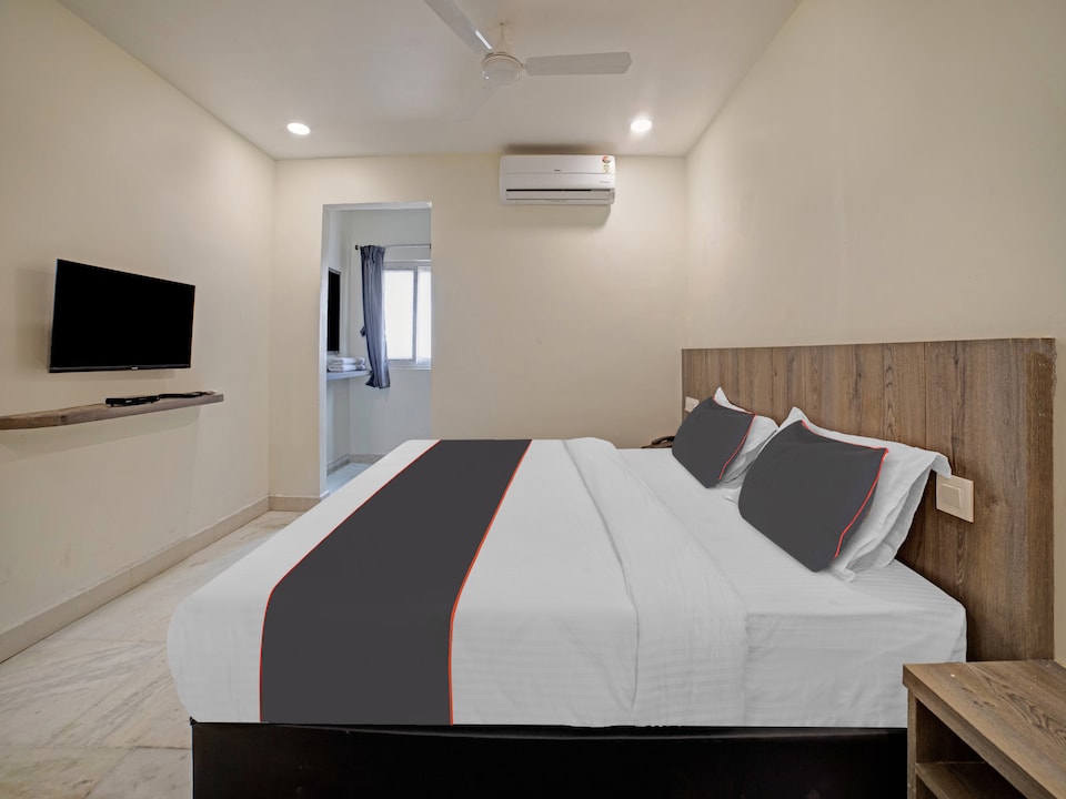Hotel O Kasibugga Warangal, Nakkalagutta Hanamkonda Warangal, Warangal