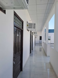 SPOT ON HOTEL ROYAL 7