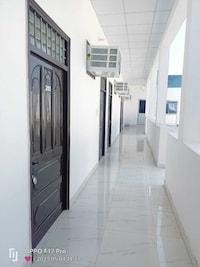 SPOT ON HOTEL ROYAL 7