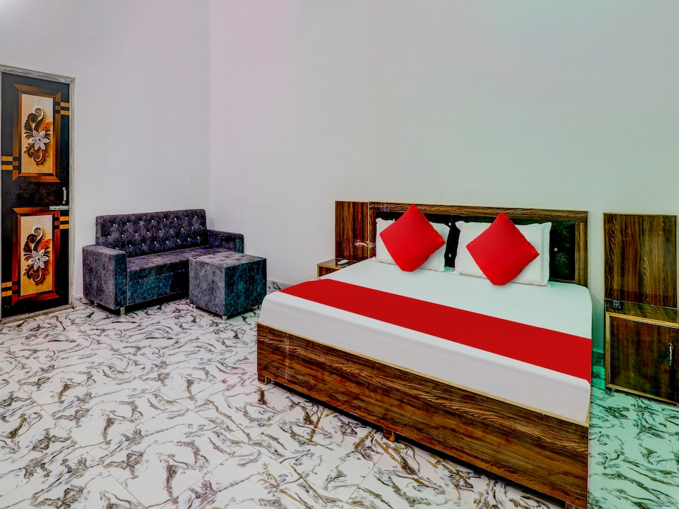 OYO Flagship 813003 The Royal Plaza, Bulandshahr, Bulandshahr