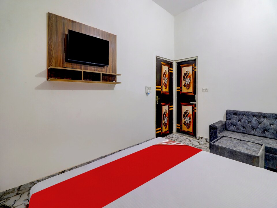 OYO Flagship 813003 The Royal Plaza, Bulandshahr, Bulandshahr