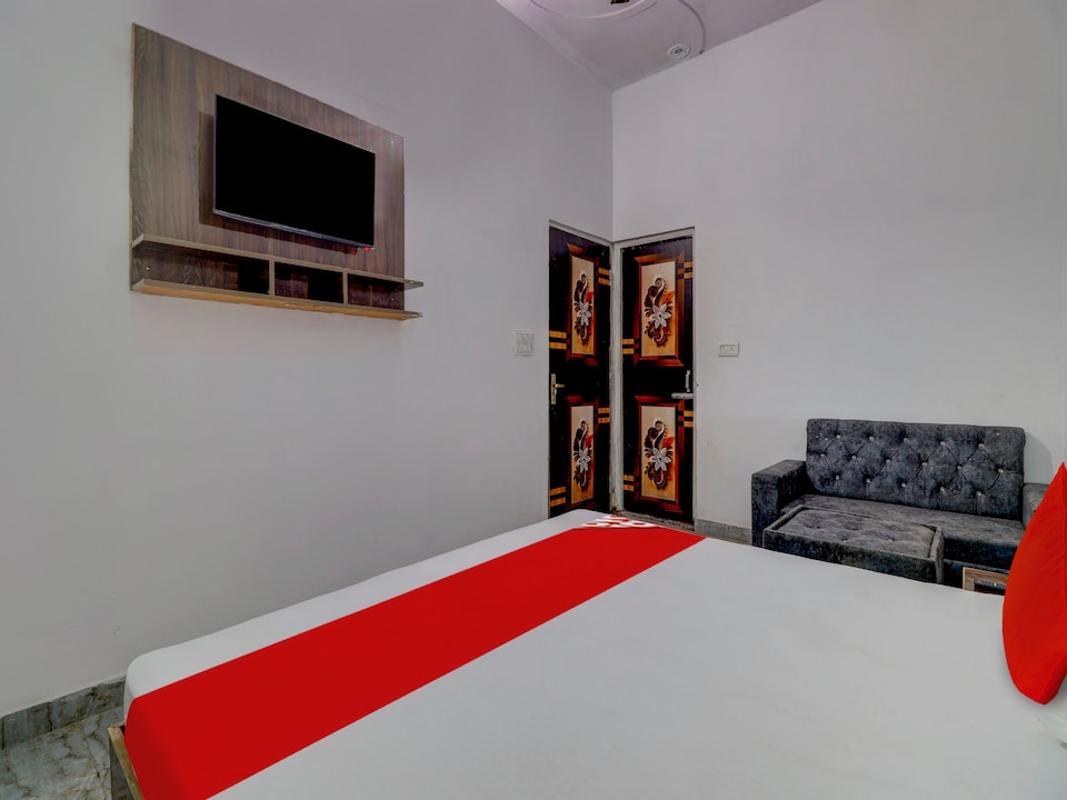 OYO Flagship 813003 The Royal Plaza, Bulandshahr, Bulandshahr