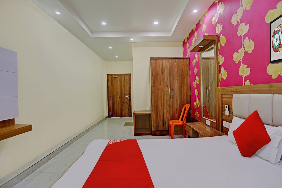 OYO Flagship GV Palace, Sarnath Varanasi, Varanasi