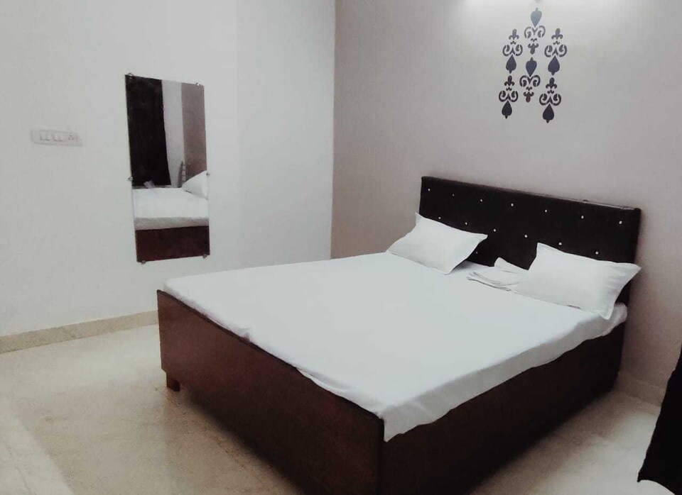 POP 81308B Hotel Maxwell , Golghar, Gorakhpur