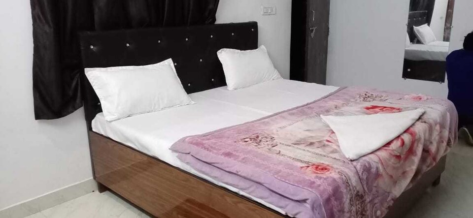 POP 81308B Hotel Maxwell , Golghar, Gorakhpur