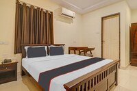 OYO 813095 Hotel Rise and Shine