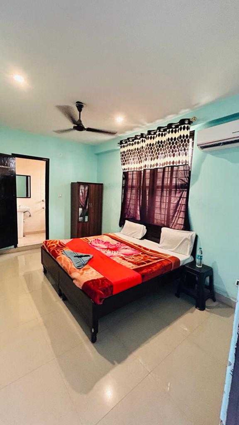 POP 81314A Kailash Inn, Greater Kailash Delhi, Delhi