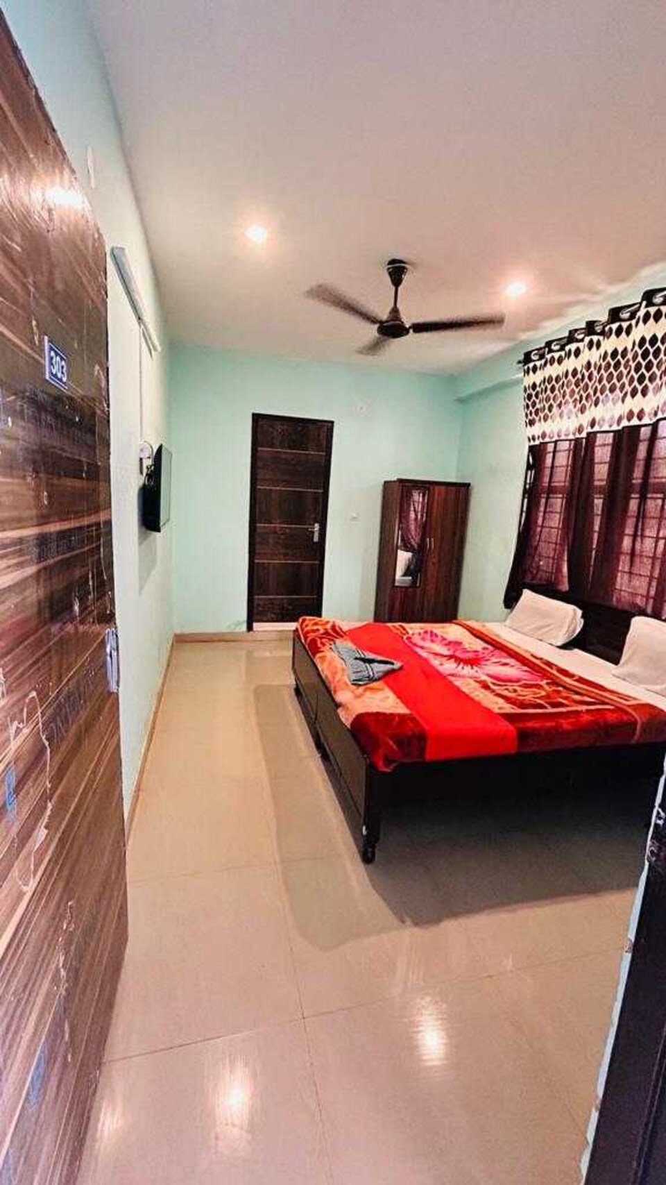 POP 81314A Kailash Inn, Greater Kailash Delhi, Delhi