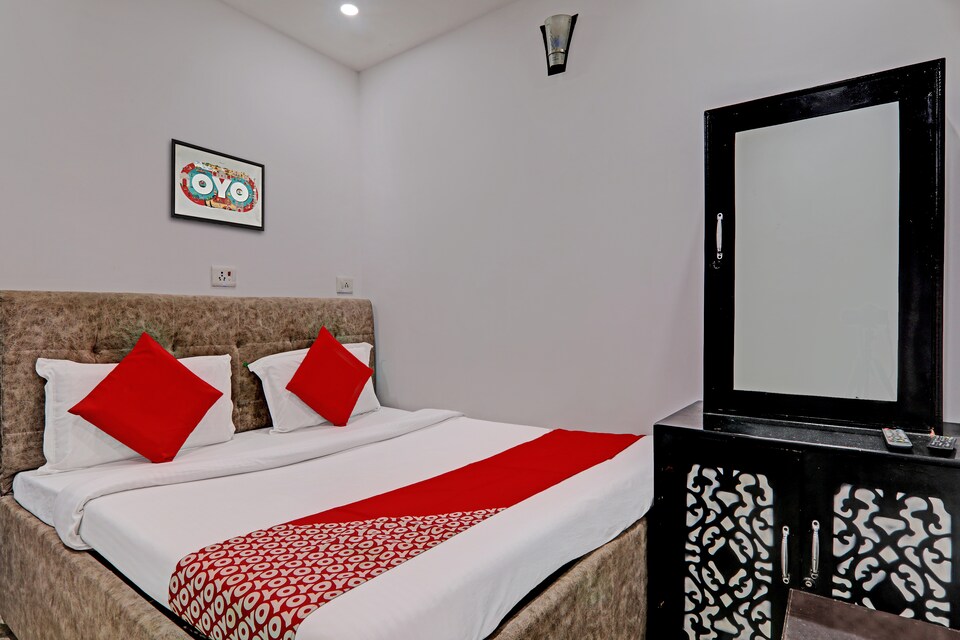 OYO Flagship 813153 Hotel Metros Inn, Charbagh Lucknow, Lucknow