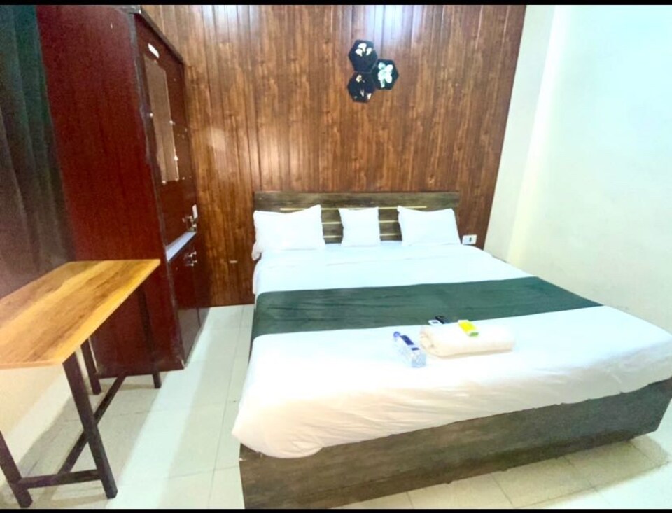 Live on IND1060, Vijay Nagar Indore, Indore