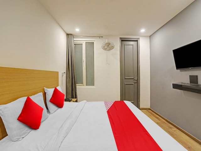 OYO Townhouse 813209 Hotel Elegance Inn