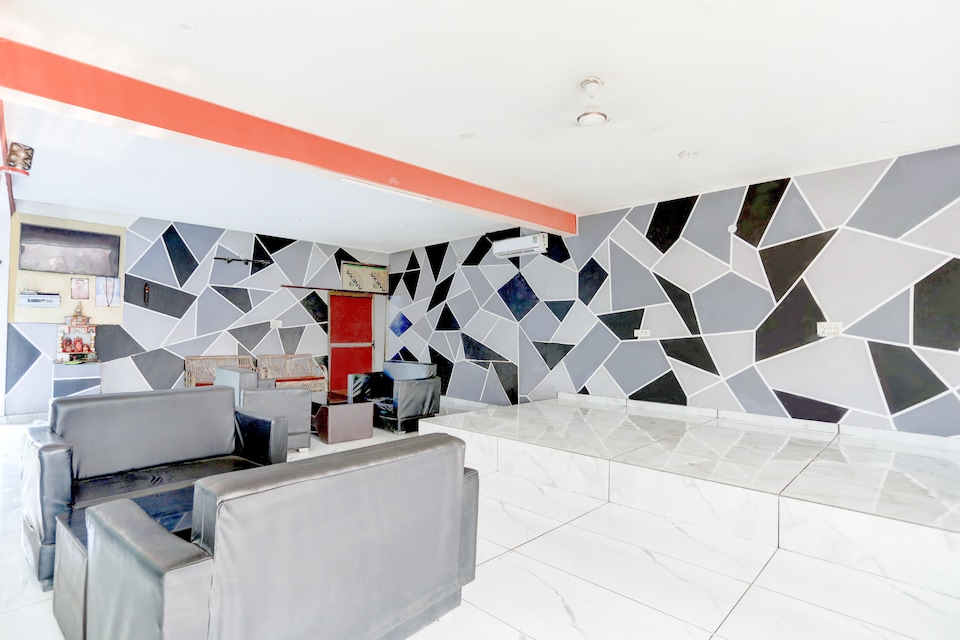 Hotel O BABA Hotel & Restaurant, Rambagh Allahabad, Prayagraj