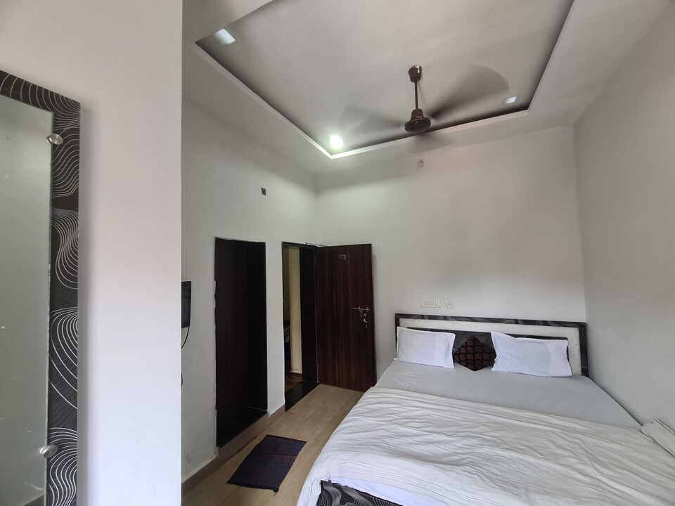 POP 81324A Hotel Tourist Inn , Station Road, Raipur