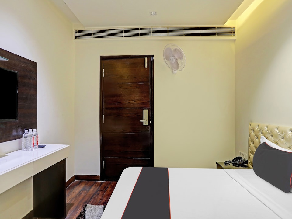 Hotel O Adarsh Nagar Metro Station Delhi Formerly Family Inn, Pitampura - Rohini Delhi, Delhi