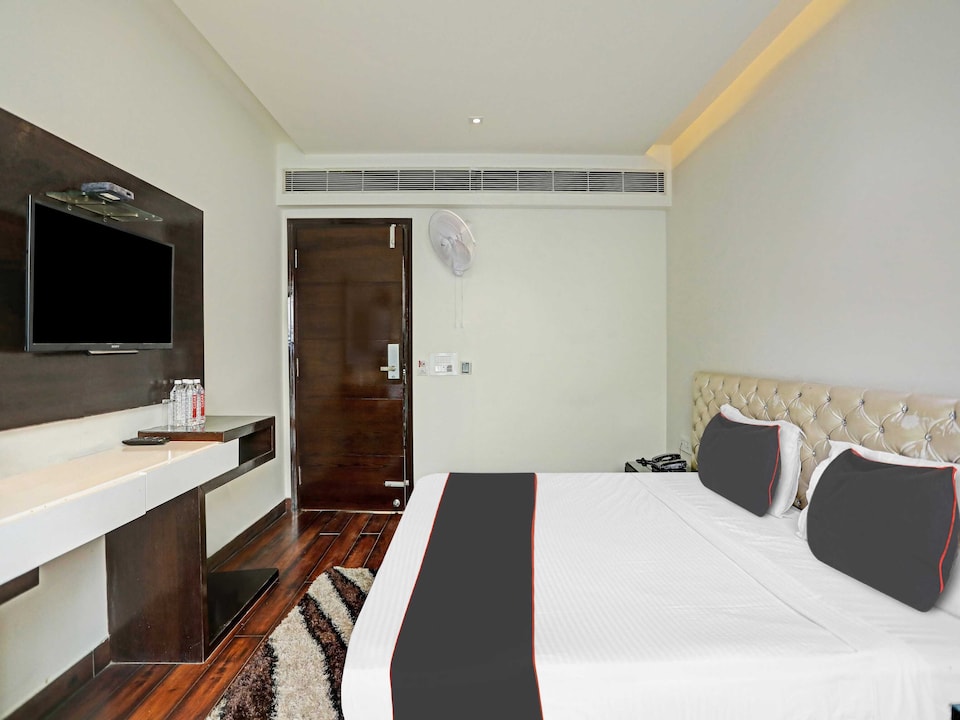 Hotel O Adarsh Nagar Metro Station Delhi Formerly Family Inn, Pitampura - Rohini Delhi, Delhi