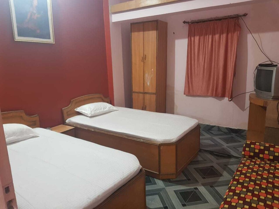 POP 81326A Hotel Tiwari & Sons, Station Road, Raipur