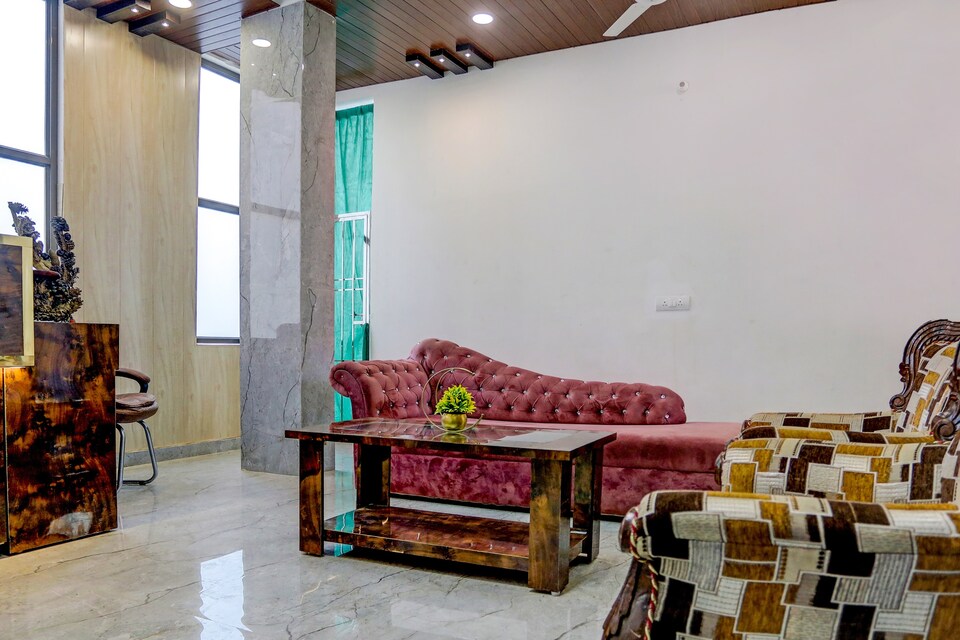 OYO Flagship K.S Palace, Lanka, Varanasi