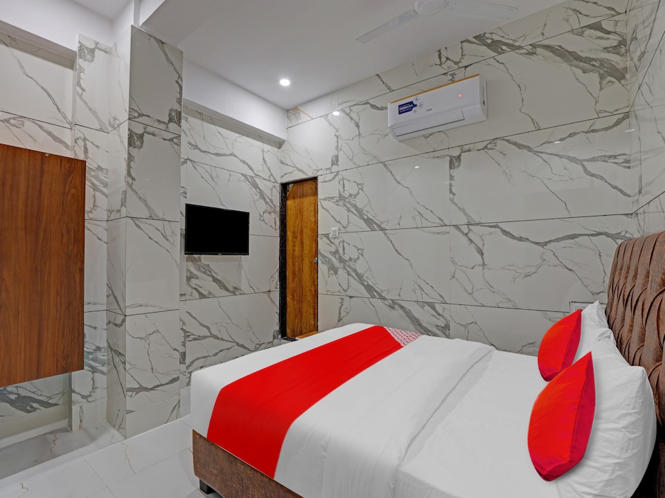 OYO Flagship Hotel Deliza, Kamrej Surat, Surat