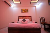 Hotel The Crown, Agra