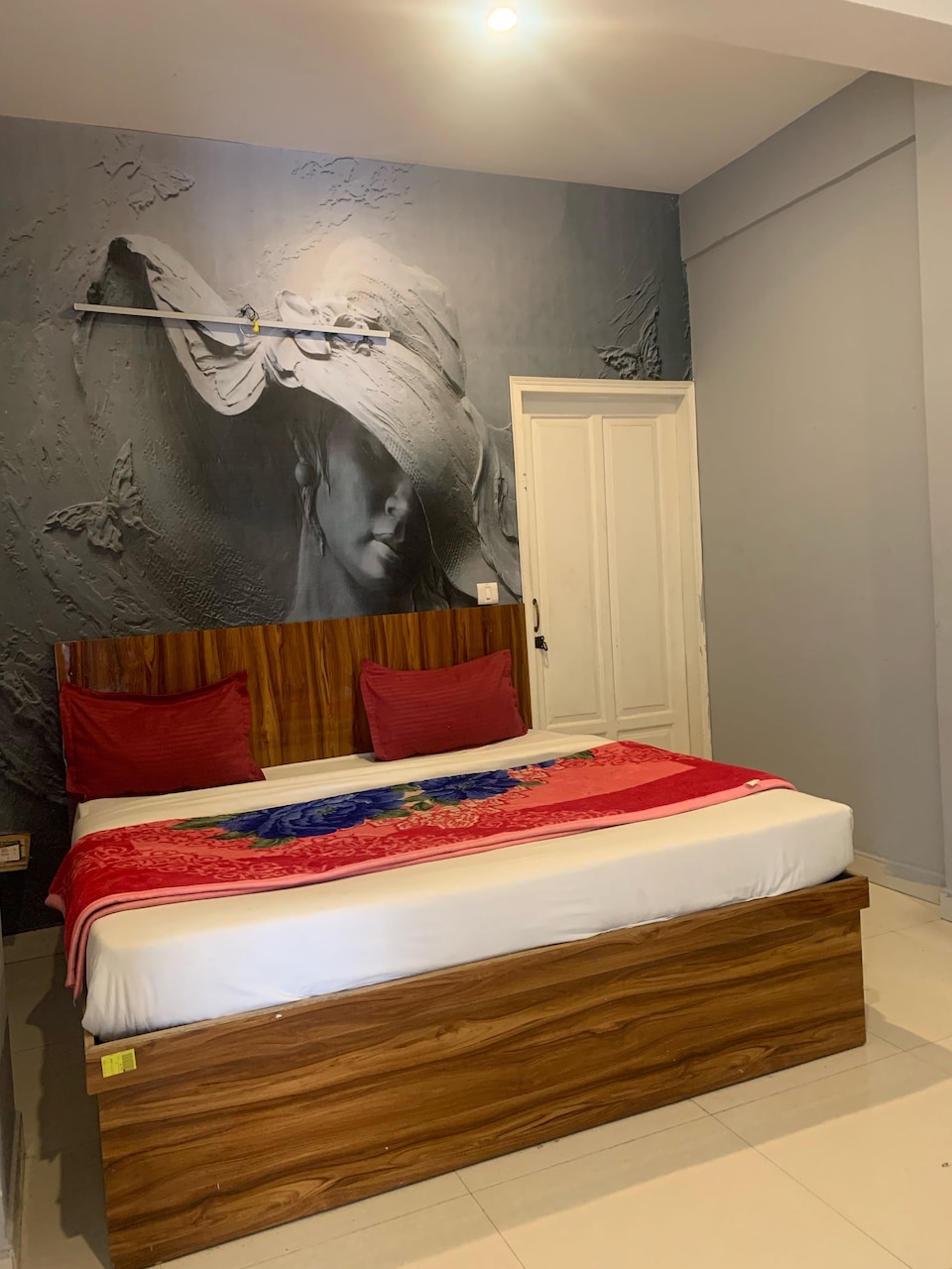 Live on DHN942, Rajpur Road Dehradun, Dehradun