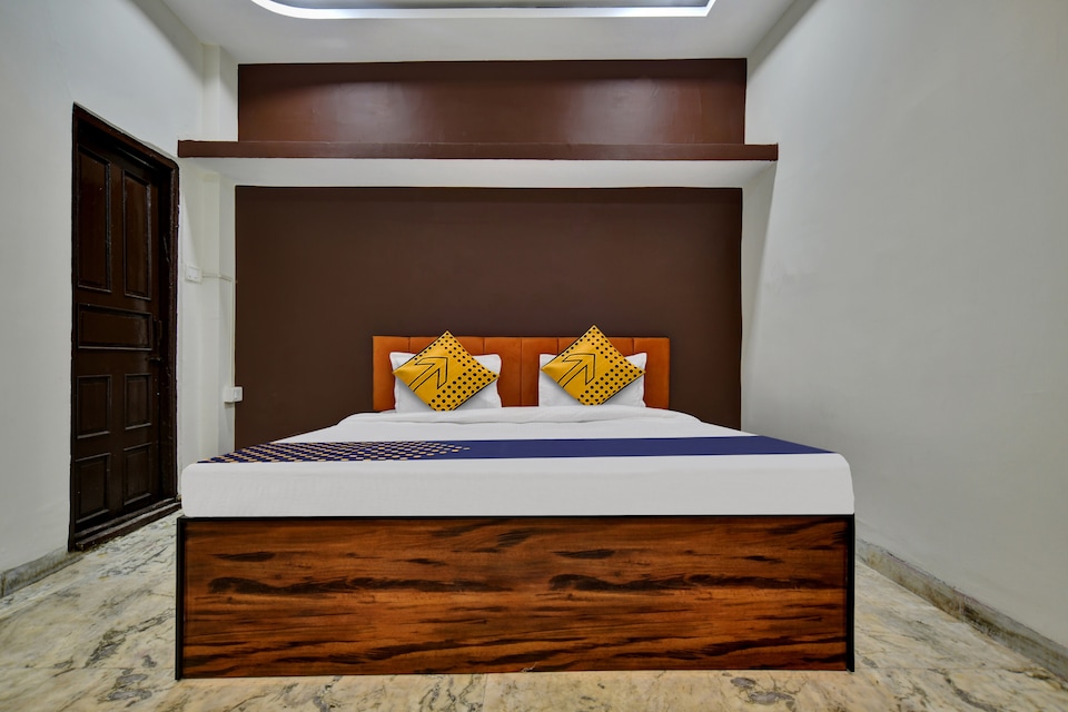 OYO 813401 Hotel Bamleshwari, Bhawarkua Indore, Indore